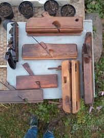 Collezione di antichi utensili per artigiano '900