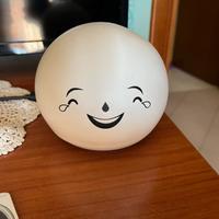 Lampada smile bianca sorridente che cambia colore
