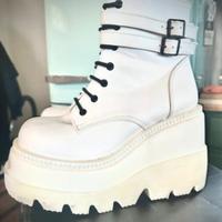 demonia  scarpe in ecopelle bianche nuove