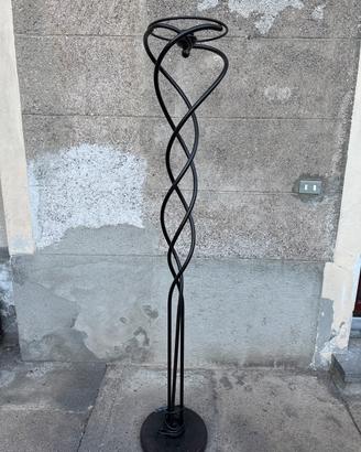 Colonna porta lampada in ferro battuto
