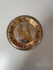 Piattino con gancio da appendere al muro