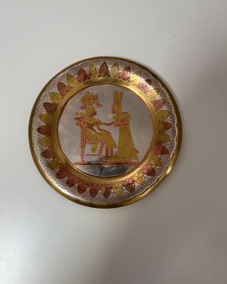 Piattino con gancio da appendere al muro