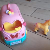 Furgone Minnie e cavallo