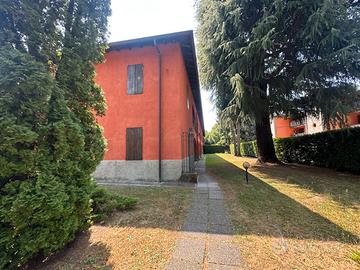 Bilocale piano terra arredato