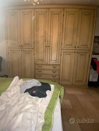 Armadio vintage in legno pregiato