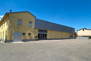 Ampio capannone a castelfranco emilia