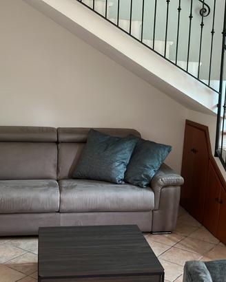 Divano letto e due poltrone nuovi