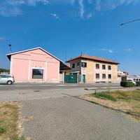 Casa bifamiliare con magazzino libera gaglianico