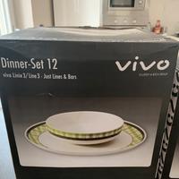 Due set piatti e tazze