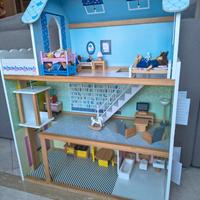 Casa delle bambole Lidl con accessori e personaggi