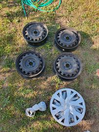 Set cerchi in ferro e copricerchi Toyota 1/2