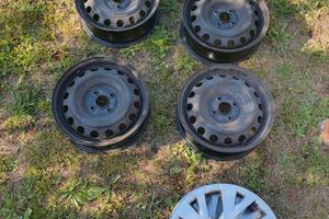 Set cerchi in ferro e copricerchi Toyota 1/2