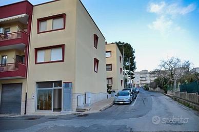 Box / Garage di 62 m² a Putignano