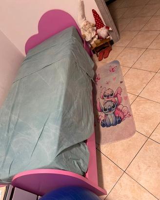 Letto singolo colore rosa a forma di cuore