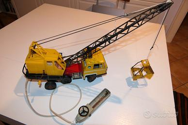 Autogru giocattolo primi anni '70.