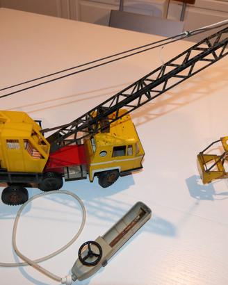 Autogru giocattolo primi anni '70.