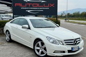 Mercedes-benz E 220 CDI AUTOM. Coupé BlueEFFICIENC