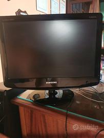 2 MONITOR NEC E 1 MONITOR TV DVB-T SAMSUNG + CAVI.