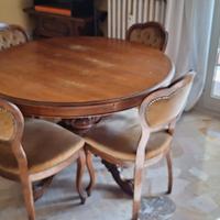 Tavolo da sala in legno massello lavorato