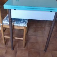Tavolo e 6 sedie 
