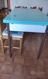 Tavolo e 6 sedie 