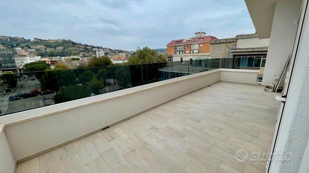 Quadrilocale con grande terrazzo - 350 m mare