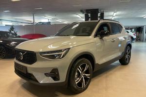 VOLVO XC40 B3 automatico Plus Dark KM0