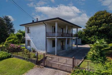 Casa indipendente di 137 m² con 5 locali e box aut