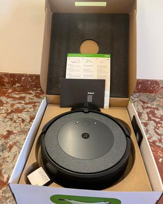 IRobot Roomba i3 robot aspirapolvere