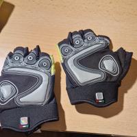 guanti e calze  bici Santini