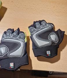 guanti e calze  bici Santini