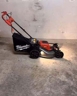 Taglia erba a batteria MILWAUKEE professionale