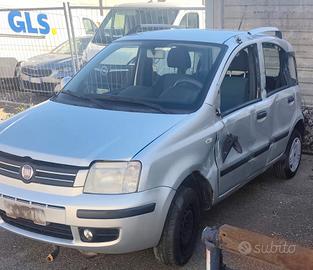 Panda del 2010 benzina metano rovinata laterale
