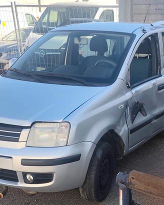 Panda del 2010 benzina metano rovinata laterale