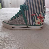 scarpe e canotta abbinata