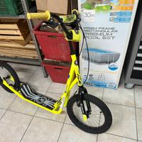 Monopattino con ruote da 16”