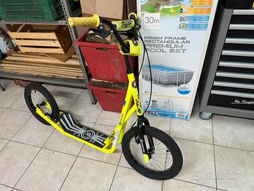 Monopattino con ruote da 16”