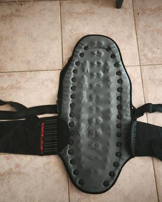 TUTA  CASCO GUANTI STIVALI PARASCHIENA