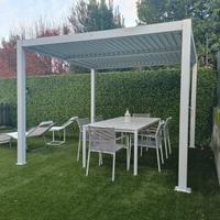 Gazebo, tavolo, sei sedie, tre sdraio