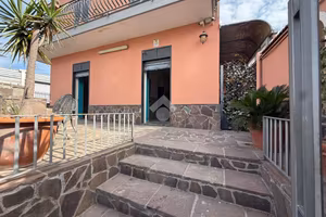 NEGOZIO A POLLENA TROCCHIA