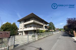 Appartamento con garage abitabile da subito