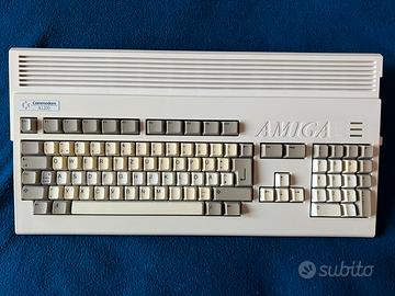 Amiga 1200 recap, slot esterno CF, pronto all’uso!