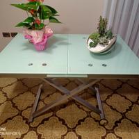 tavolo da pranzo o tavolino 