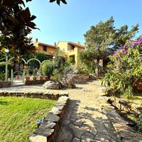 VILLA A SCHIERA A BUDONI
