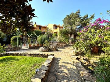 VILLA A SCHIERA A BUDONI