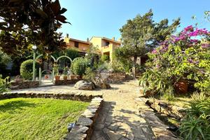 VILLA A SCHIERA A BUDONI