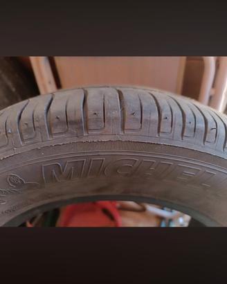 Gomme auto