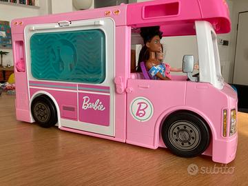 Camper Barbie 3 in 1 - con piscina e 2 Barbie