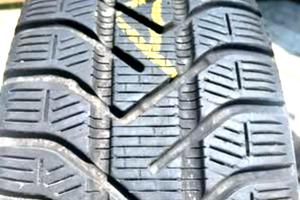 4 gomme Pirelli + cerchi e copricerchi