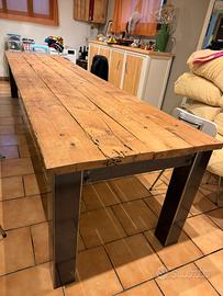 Tavolo in legno e ferro